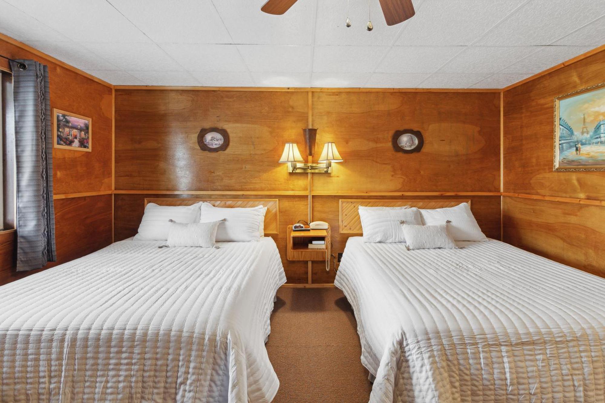 Vindel Motel Mackinaw City Exterior photo