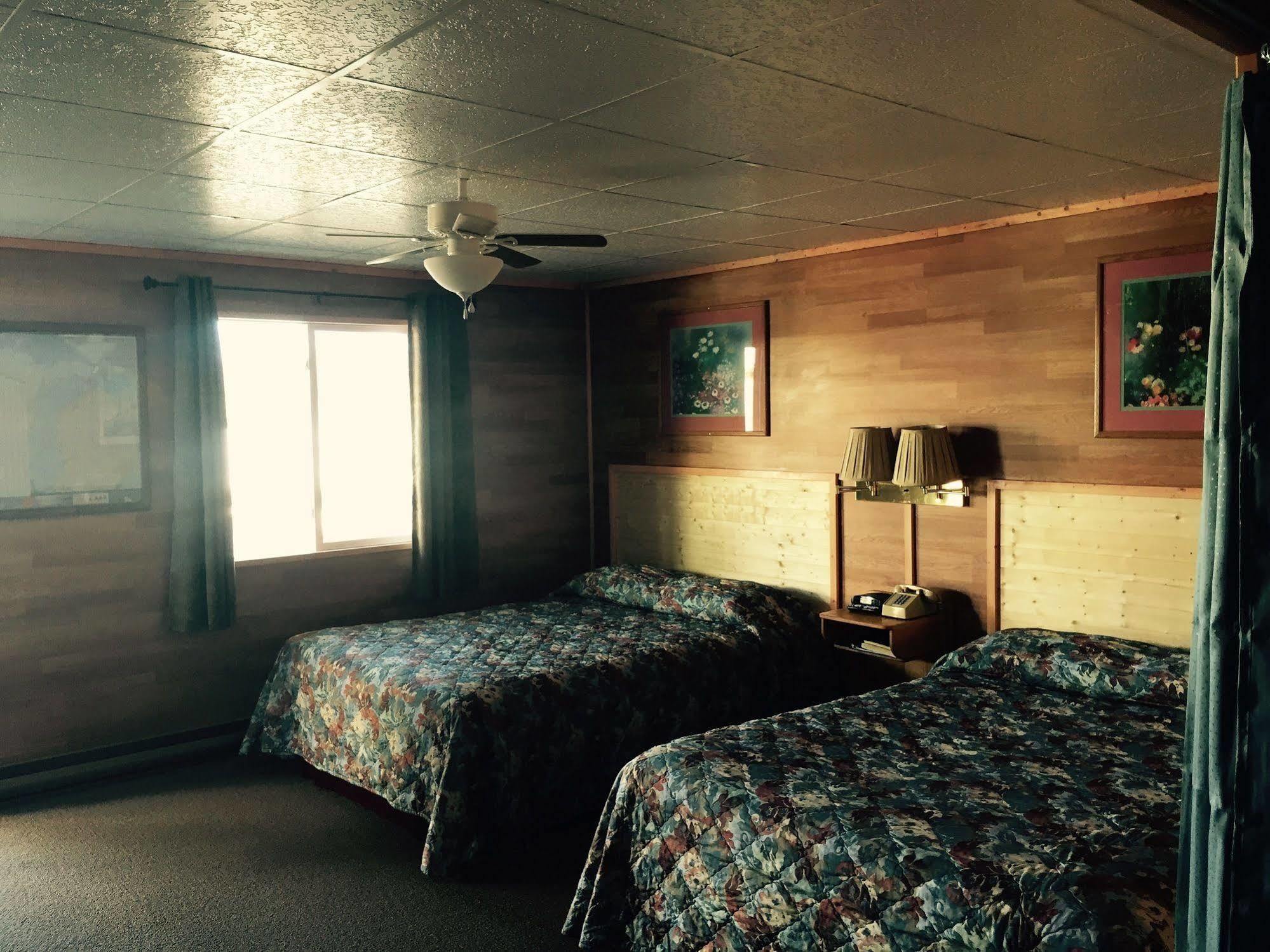 Vindel Motel Mackinaw City Exterior photo