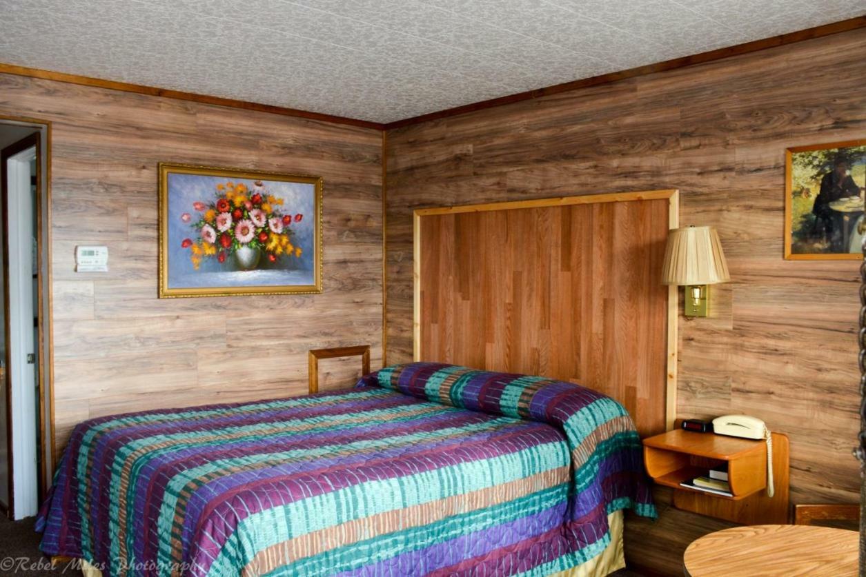 Vindel Motel Mackinaw City Exterior photo