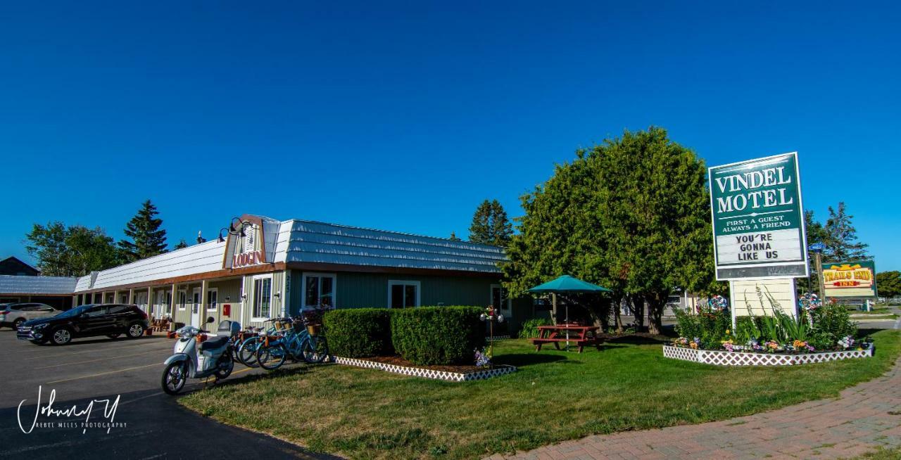 Vindel Motel Mackinaw City Exterior photo